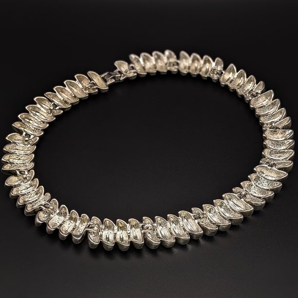 RETRO Silver Toned Collar Link Necklace - Picture 7 of 9